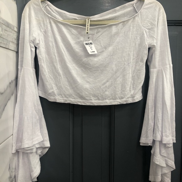 LF off the shoulder crop top - Picture 2 of 6